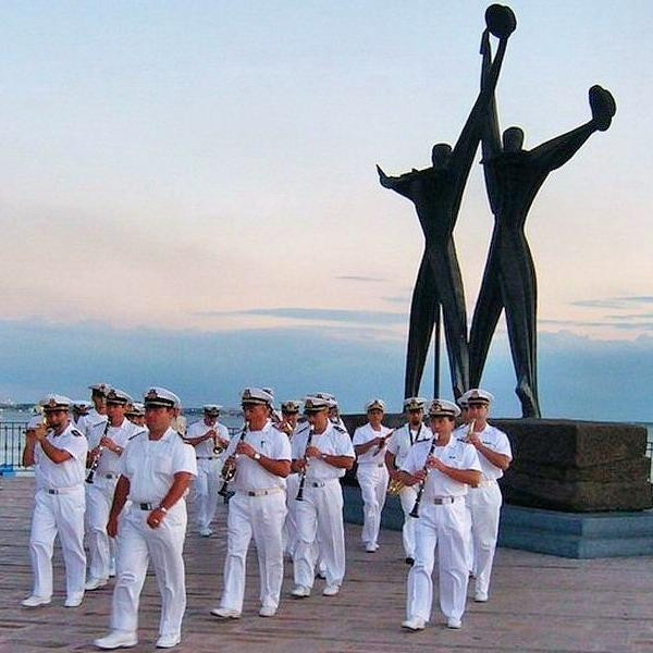 Monumento al Marinaio d'Italia-塔兰托必去景点