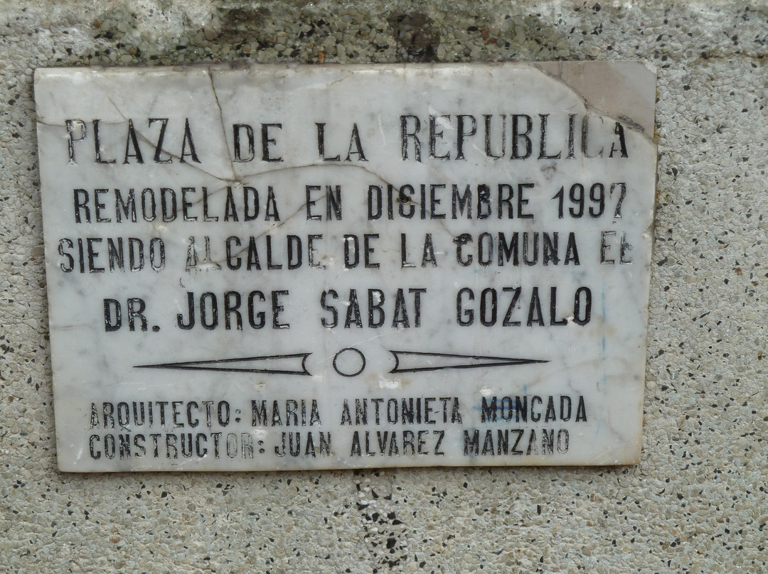 Plaza de la Republica-瓦尔迪维亚必去景点