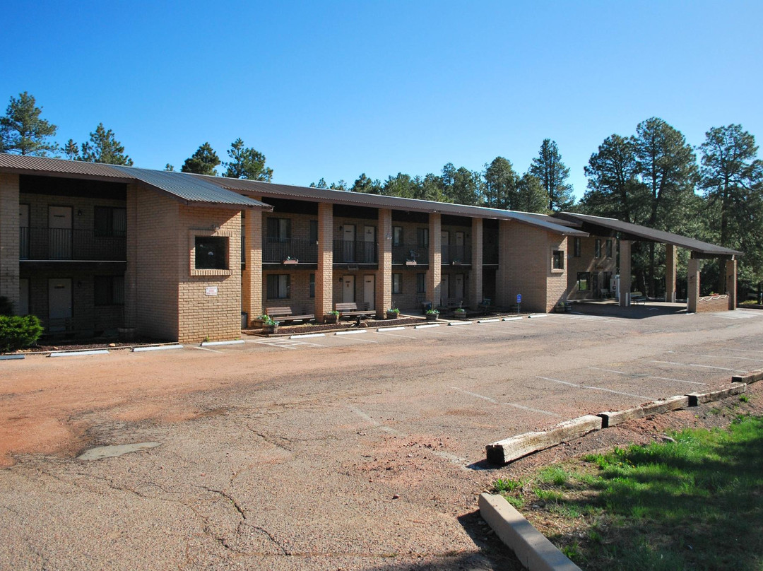 Forest Lakes Lodge
