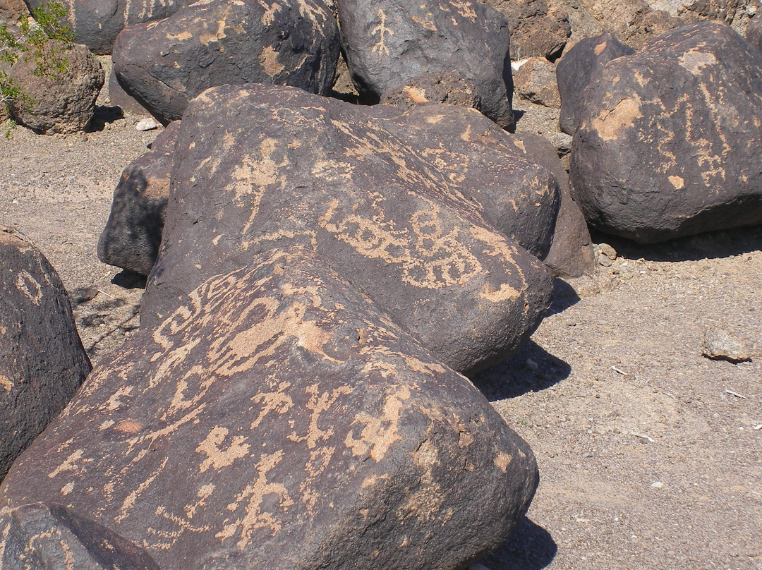 Painted Rock Petroglyph Site-Gila Bend必去景点