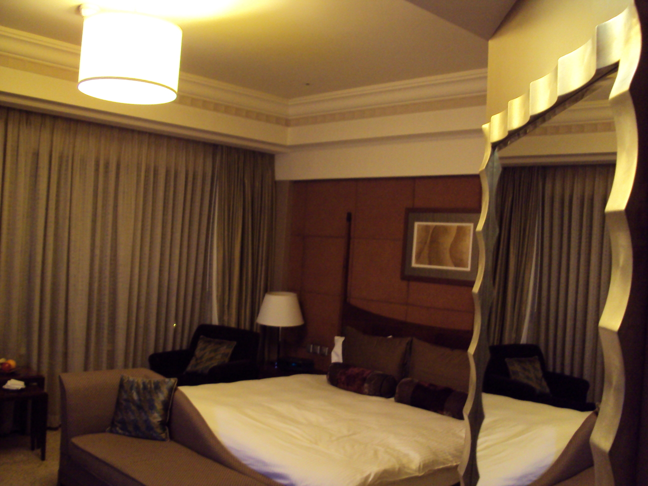 上海红塔豪华精选酒店-客卧