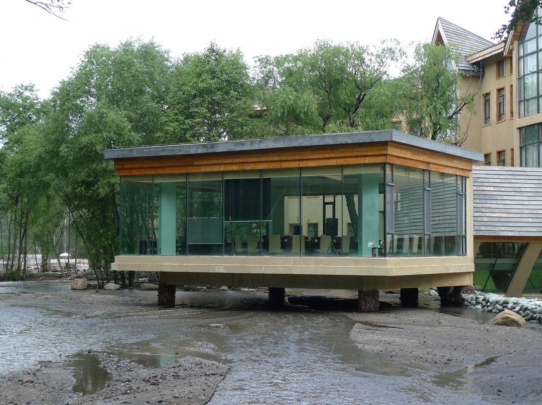 蓝景温泉度假酒店主图