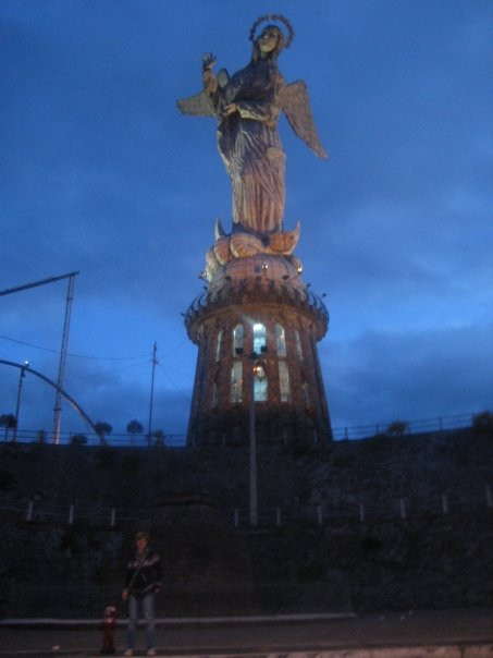 La Virgen del Panecillo-基多必去景点