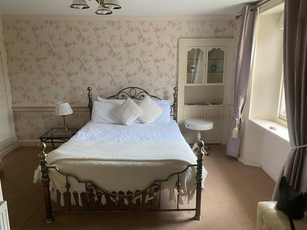 The Plough Hotel主图