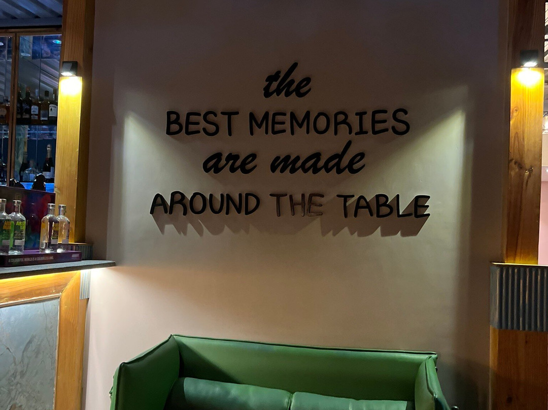 Cosmo Bar & Bistro