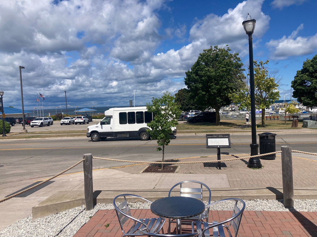 Americas Best Value Inn St. Ignace主图