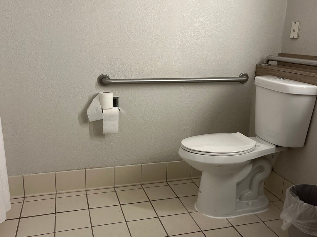 拉皮尔快捷假日酒店主图