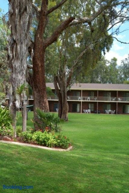 The Tocumwal Golf Motor Inn