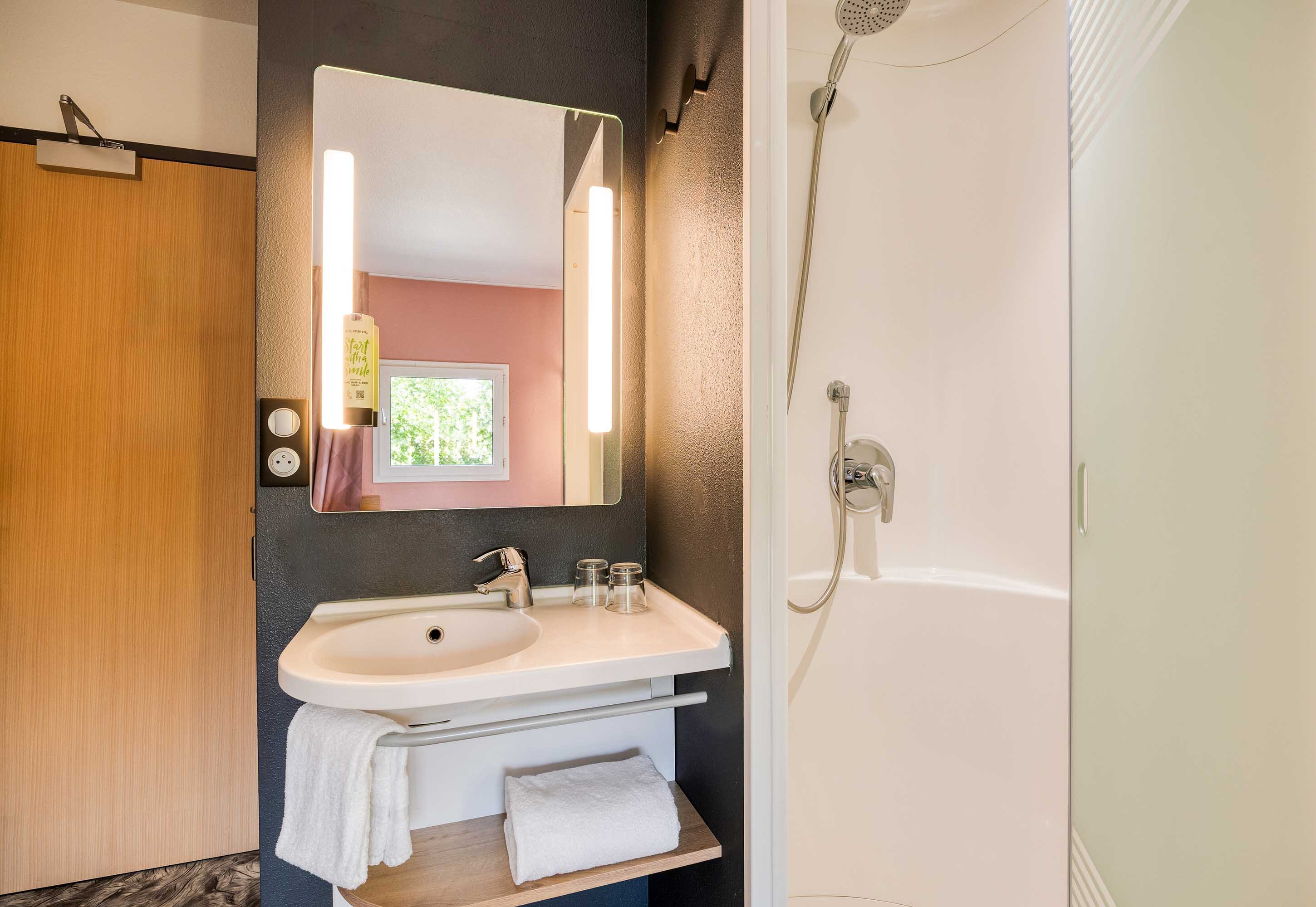 B&b Hotel Liège Rocourt-浴室