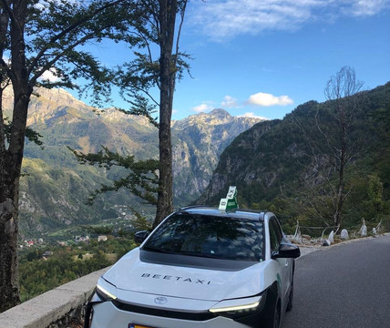 Bee Taxi Tirana-地拉那必去景点