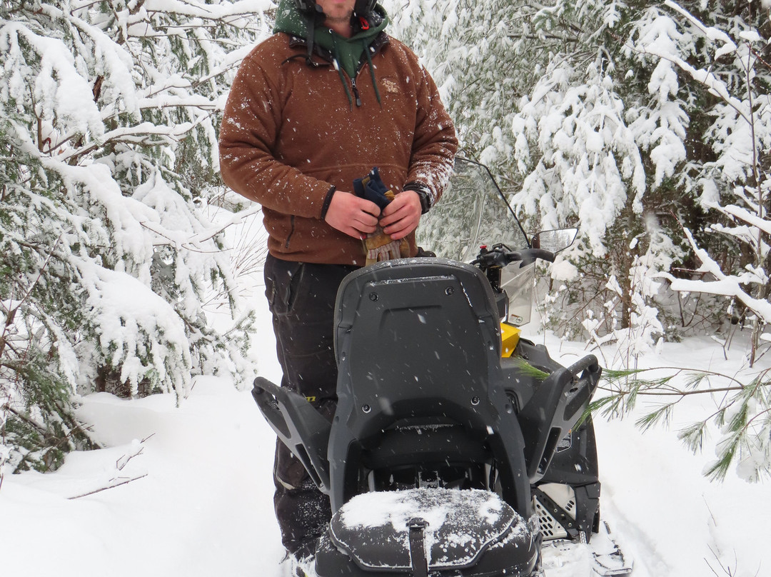 Farmhouse Snowmobiling and UTVs-普莱西德湖必去景点