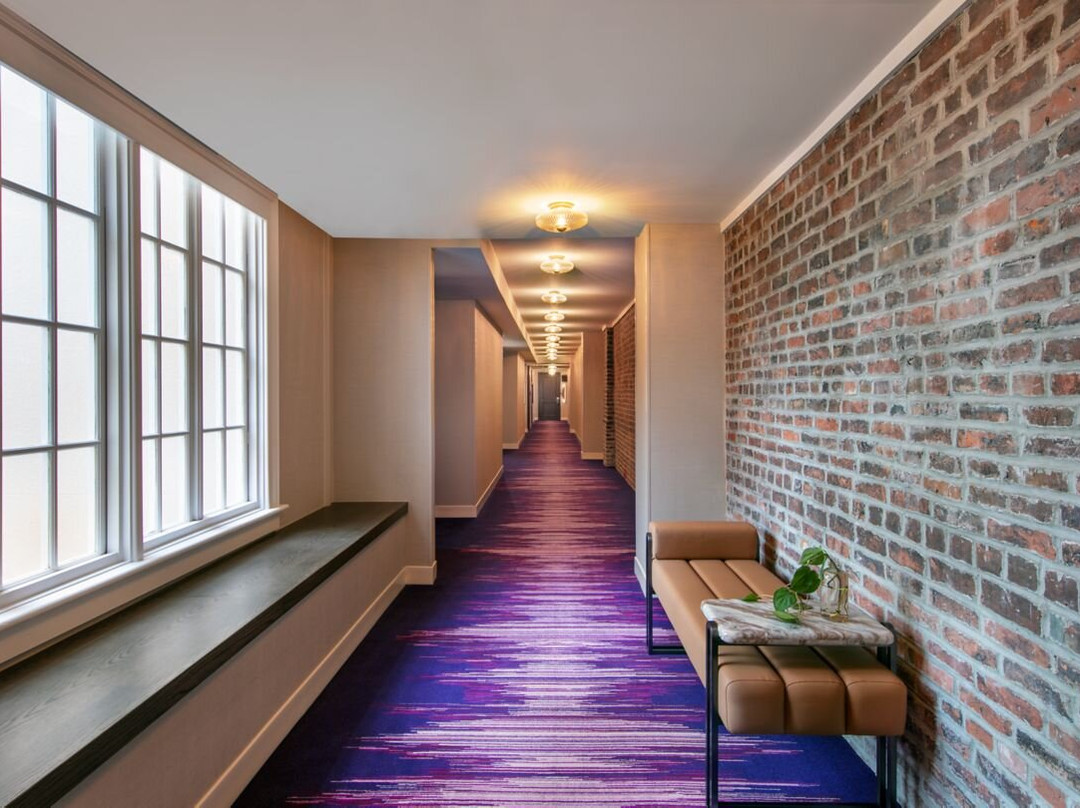 Hotel De La Poste – French Quarter, A Renaissance Hotel主图