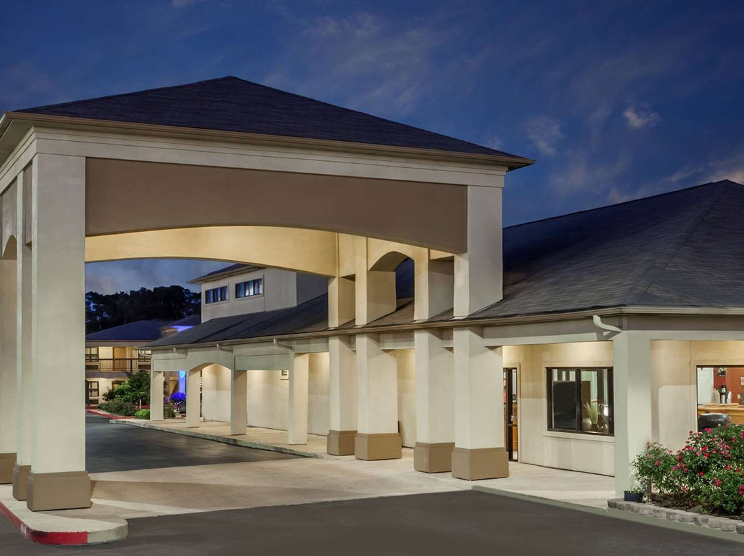 Madisonville酒店住宿-亨茨维尔戴斯旅馆及套房酒店