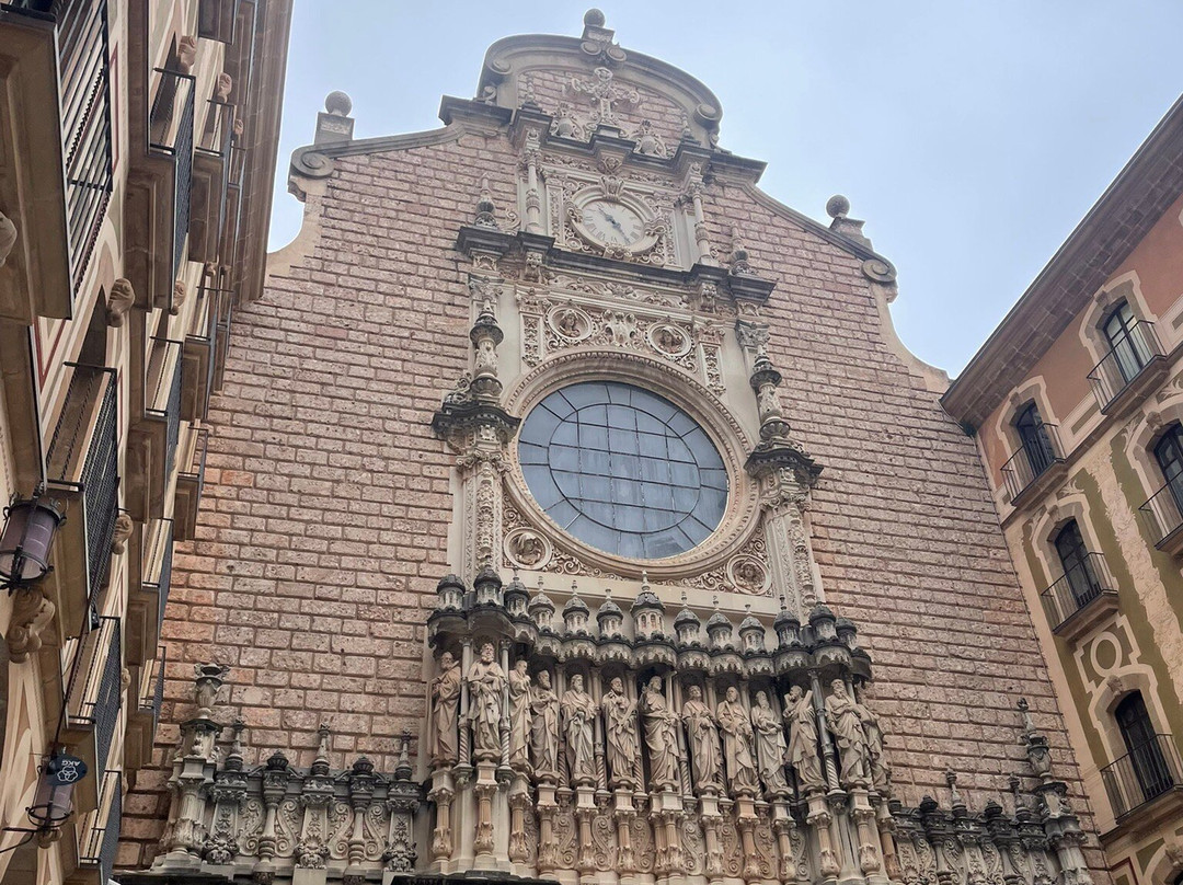 Santa Maria de Montserrat Abbey景点图片
