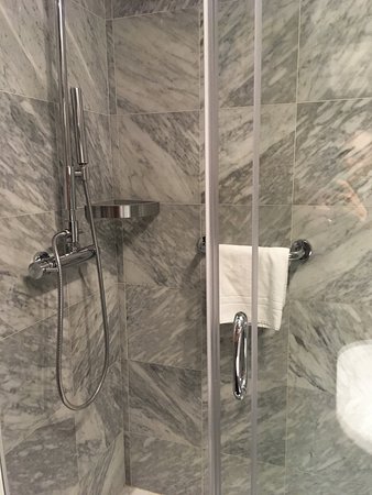 卡诺瓦酒店-浴室