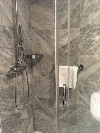 卡诺瓦酒店主图