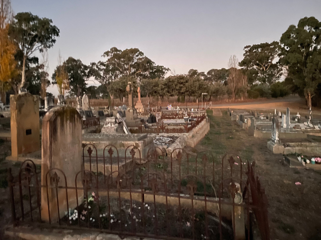 Yass Cemetery-亚斯必去景点