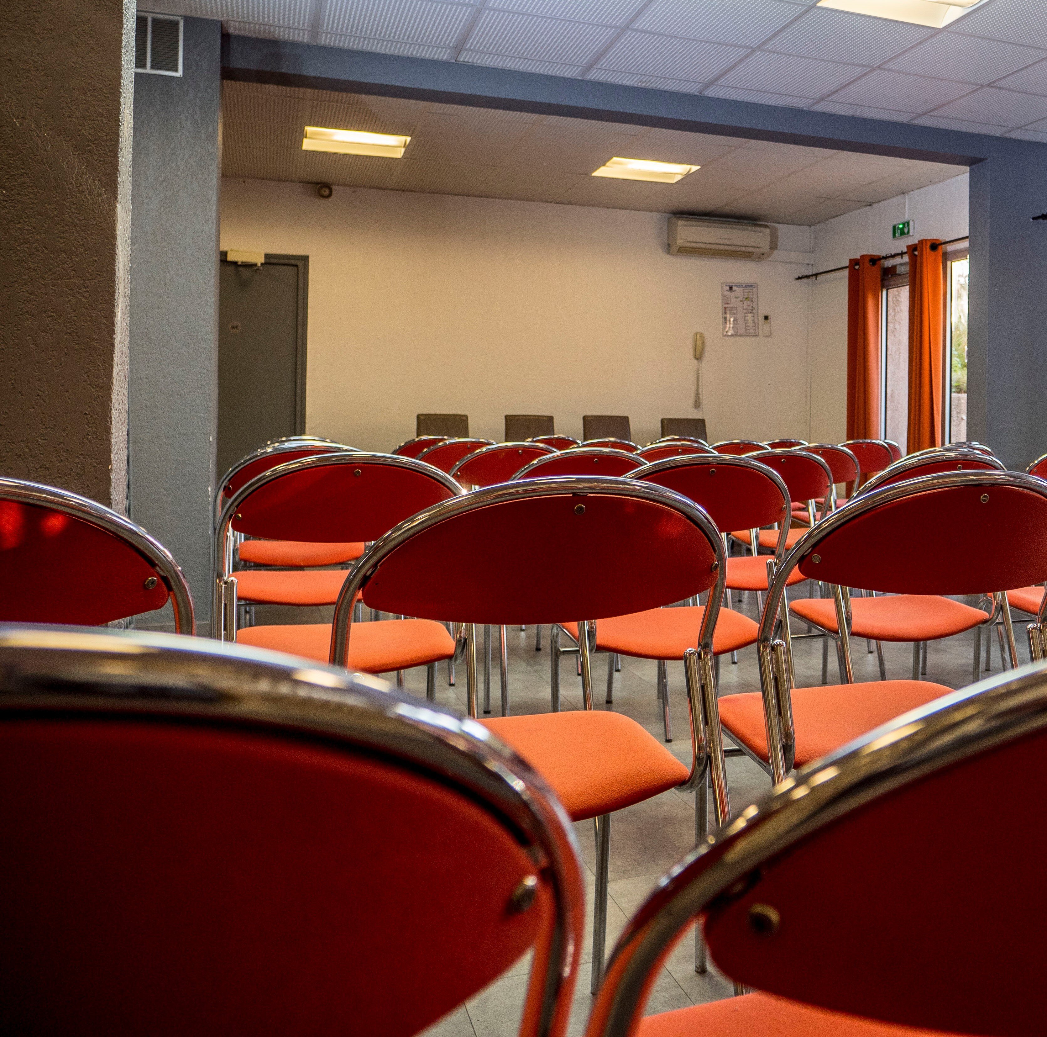 乌泽蓬杜加尔贝斯特韦斯特酒店-商务中心/多功能厅