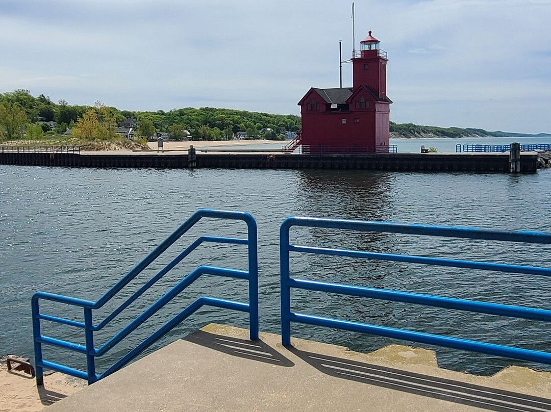 Big Red Lighthouse-荷兰村必去景点