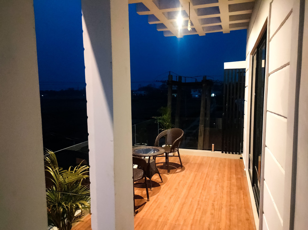 Saya's Abode - Railview Suites