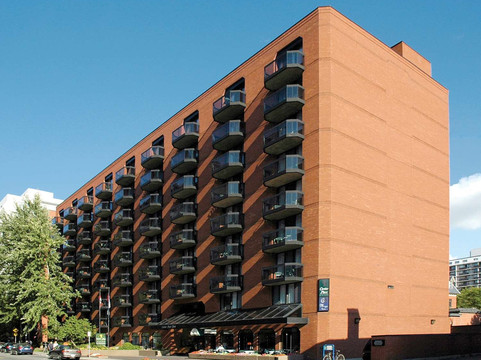 卡地亚广场套房酒店主图