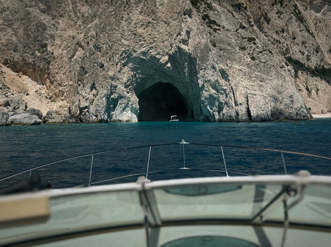 Explore Zakynthos luxury private services.-扎金索斯镇必去景点