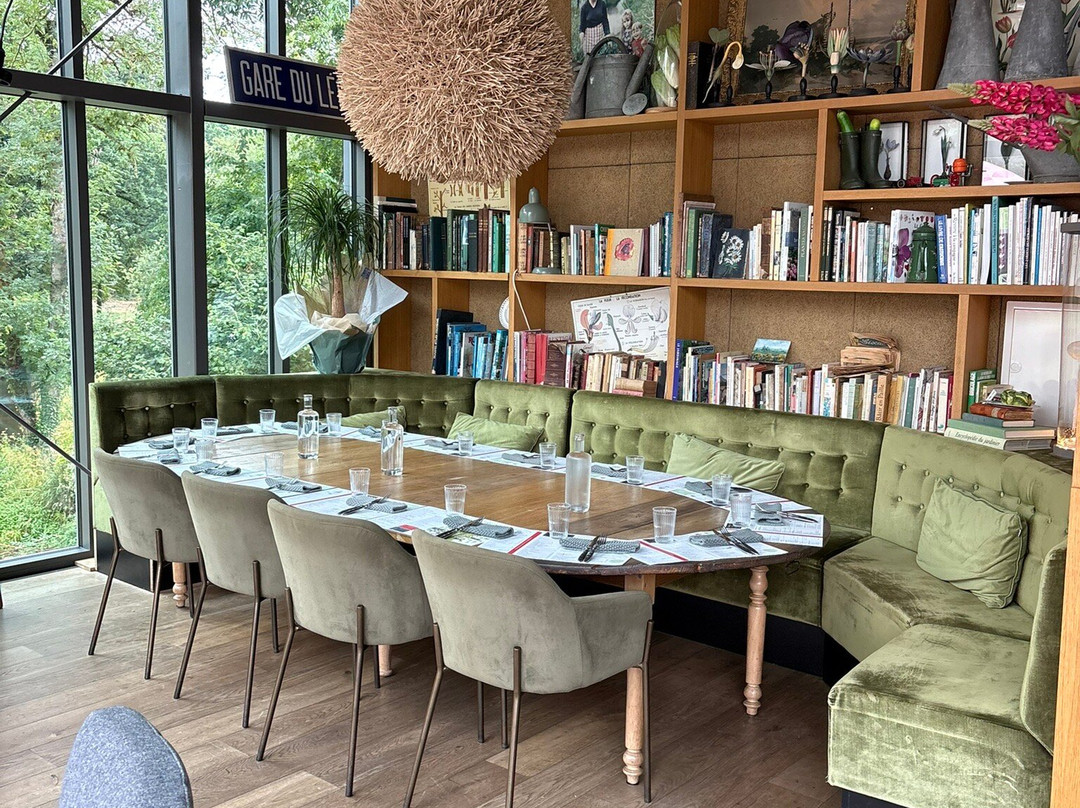 Au Char a Bancs主图