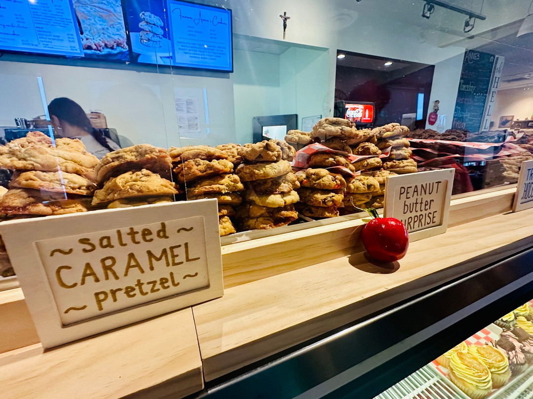 Apple Annie's Fairmont