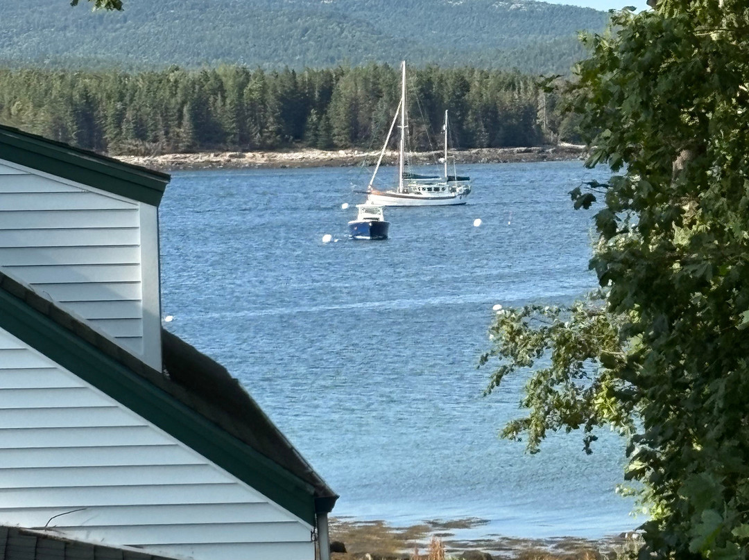 The Moorings Inn Waterfront主图