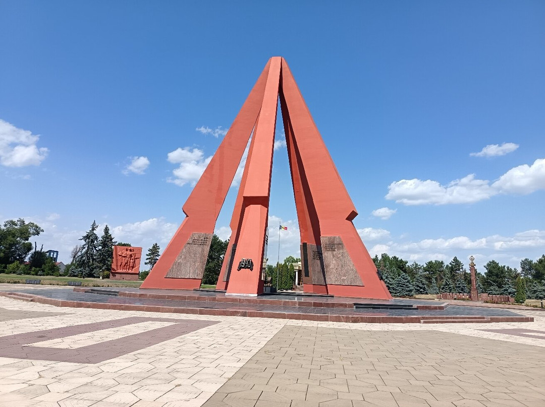 Victory Memorial and Eternal Flame-基希讷乌必去景点