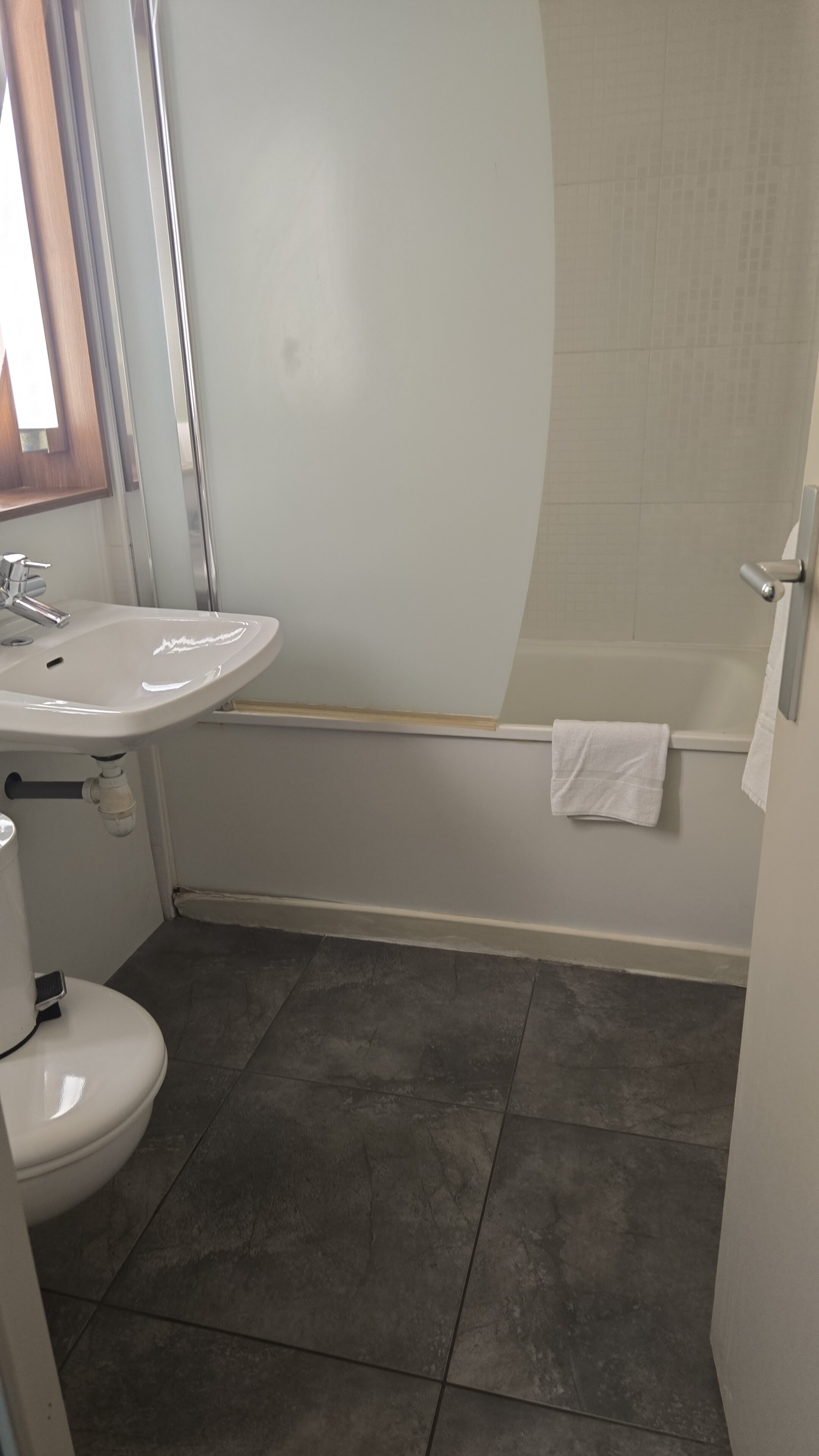 普瓦捷钟楼酒店-浴室