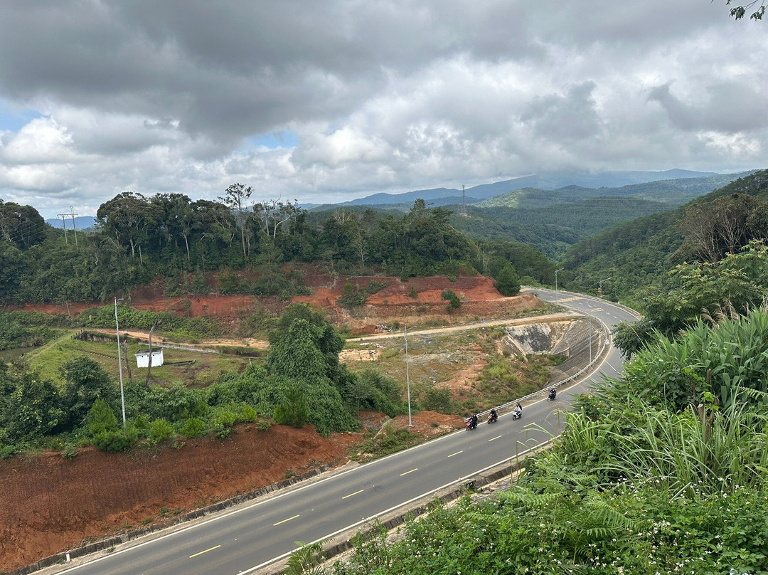 Tiệm Cà Phê Thung Lũng Mây Măng Đen
