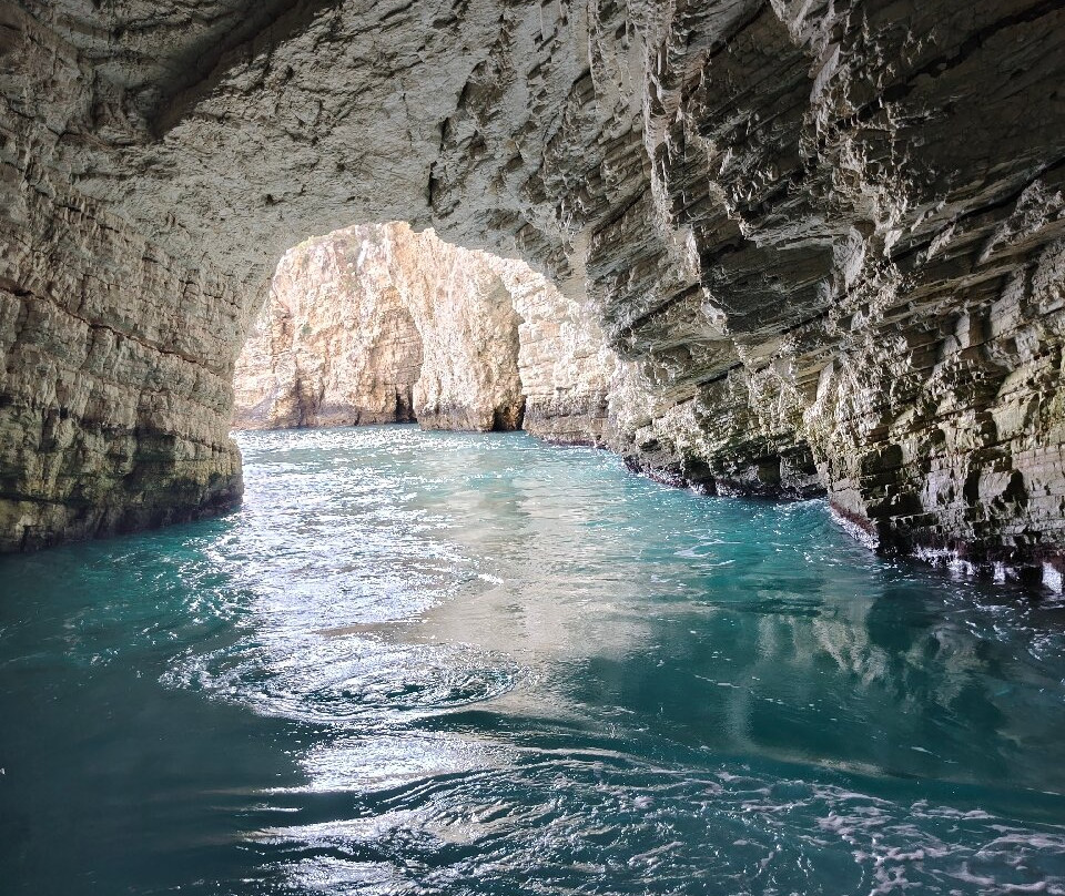 Costante Nicola Agenzia Tour Delle Grotte-佩斯基奇必去景点