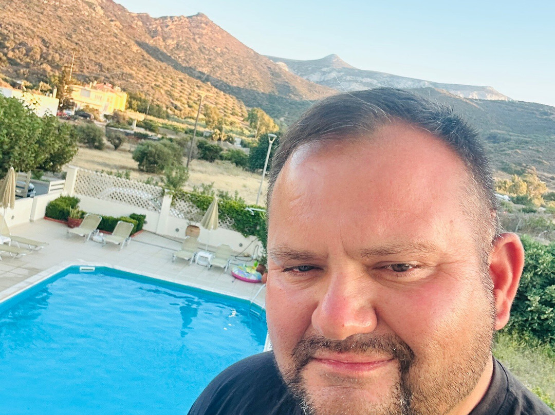 Hiona Holiday Hotel主图