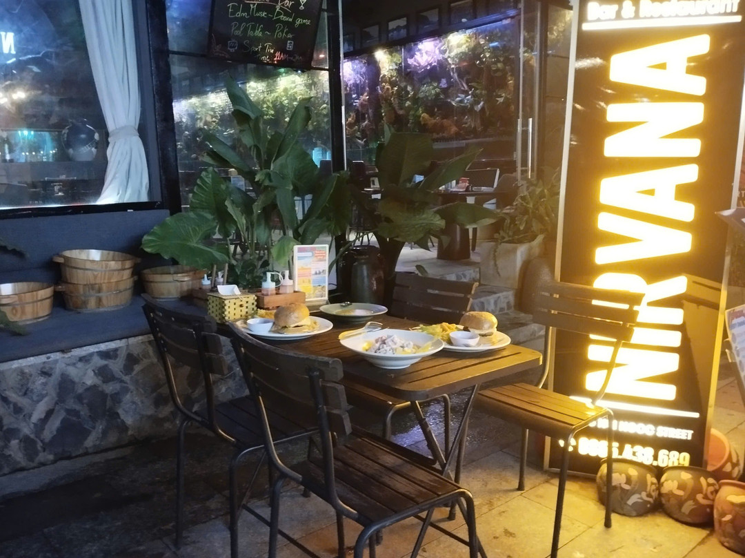 Nirvana Bar & Restaurant Cat Ba