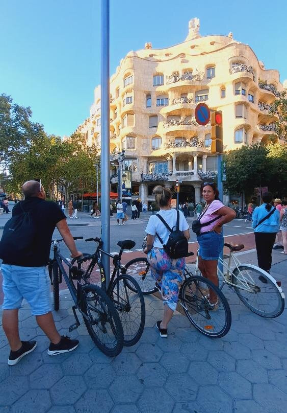 Bounce Around Barcelona-巴塞罗那必去景点