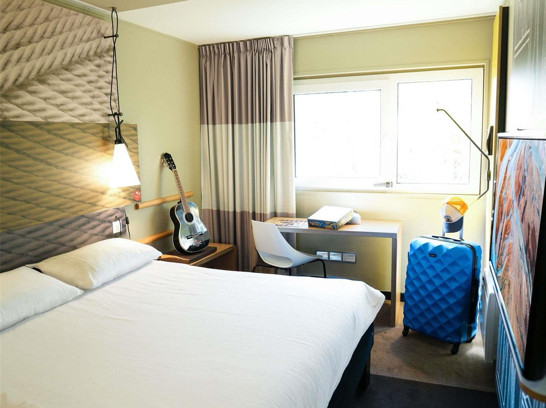 宜必思卡昂厄洛维勒萨瓦里酒店