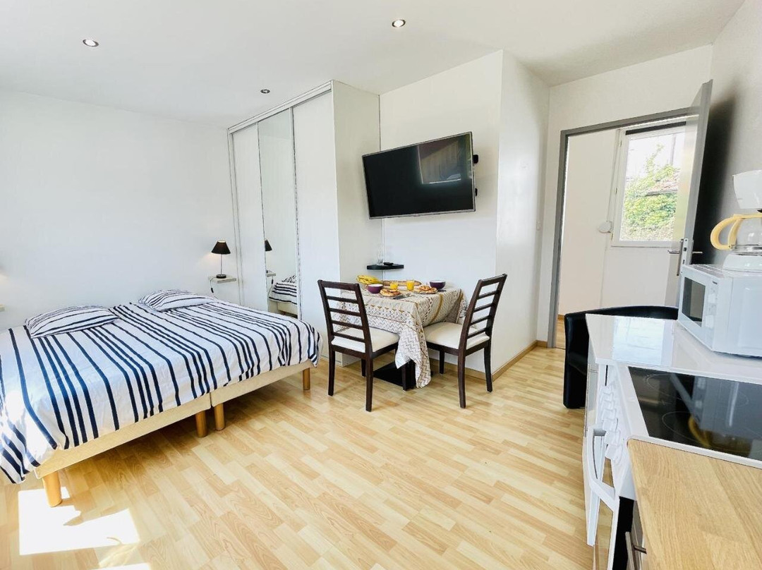 Residence Louis Place Du Marche