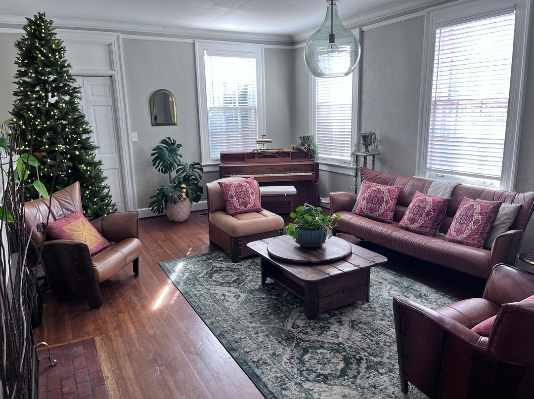 The Book and the Spindle主图