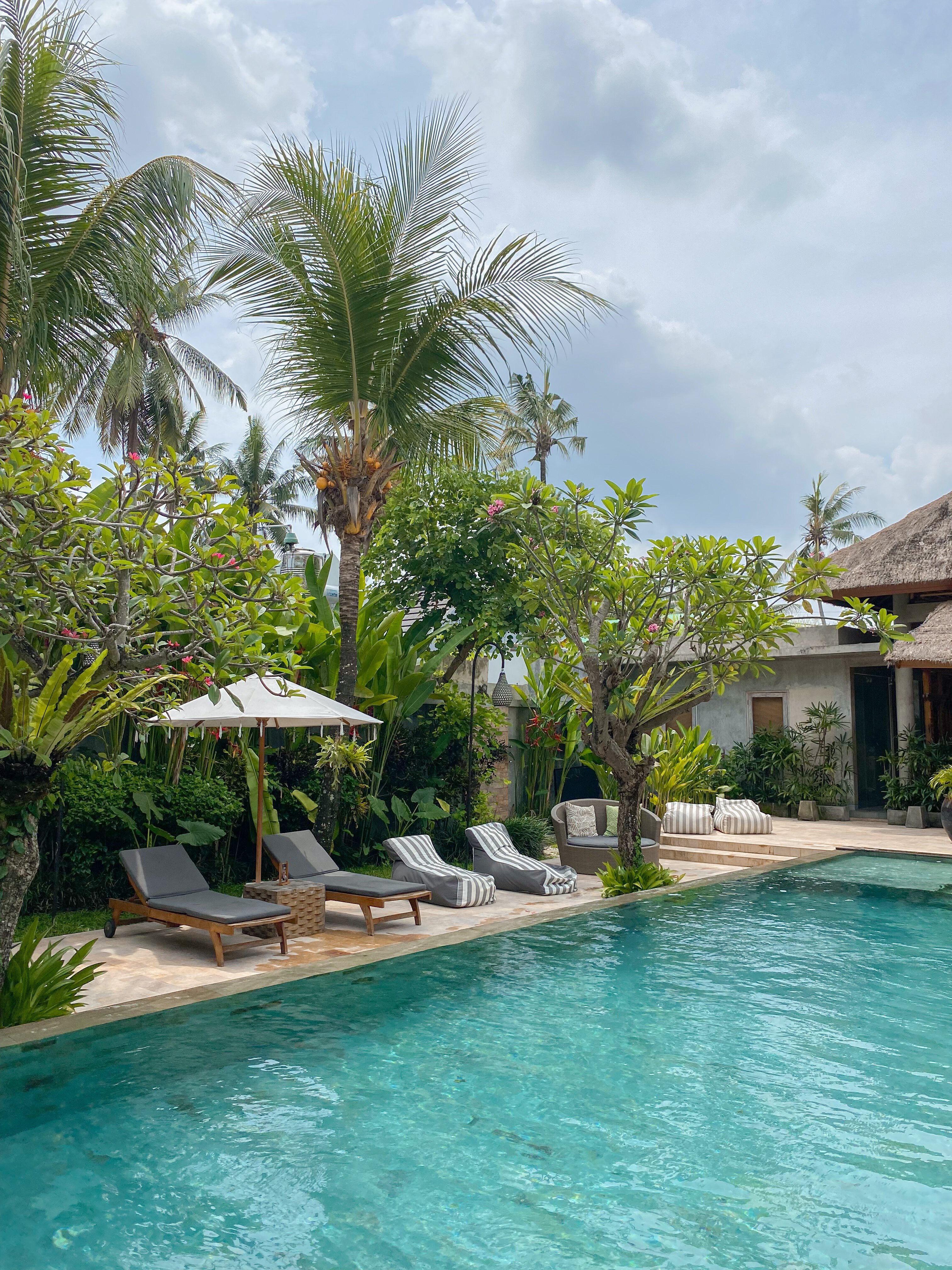 Kahayana Suites Ubud-泳池