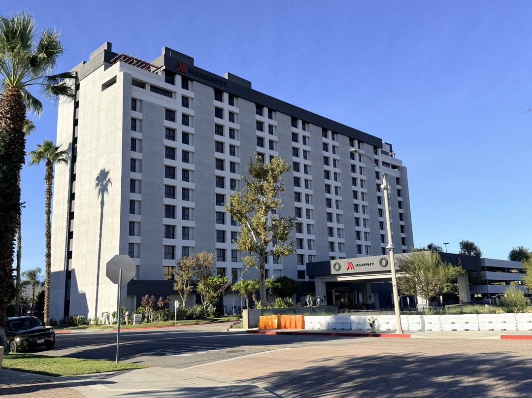 河畔万豪酒店主图