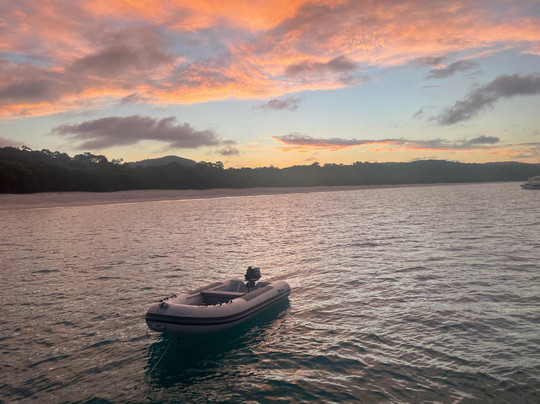 Cumberland Charter Yachts-艾尔利滩必去景点