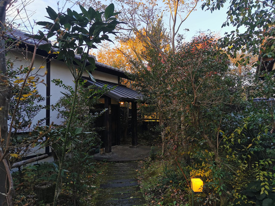 希那文酒店主图