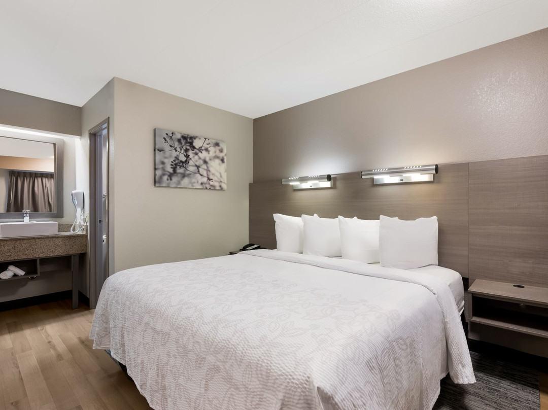 内珀维尔酒店住宿-Red Roof Plus+ Chicago Naperville