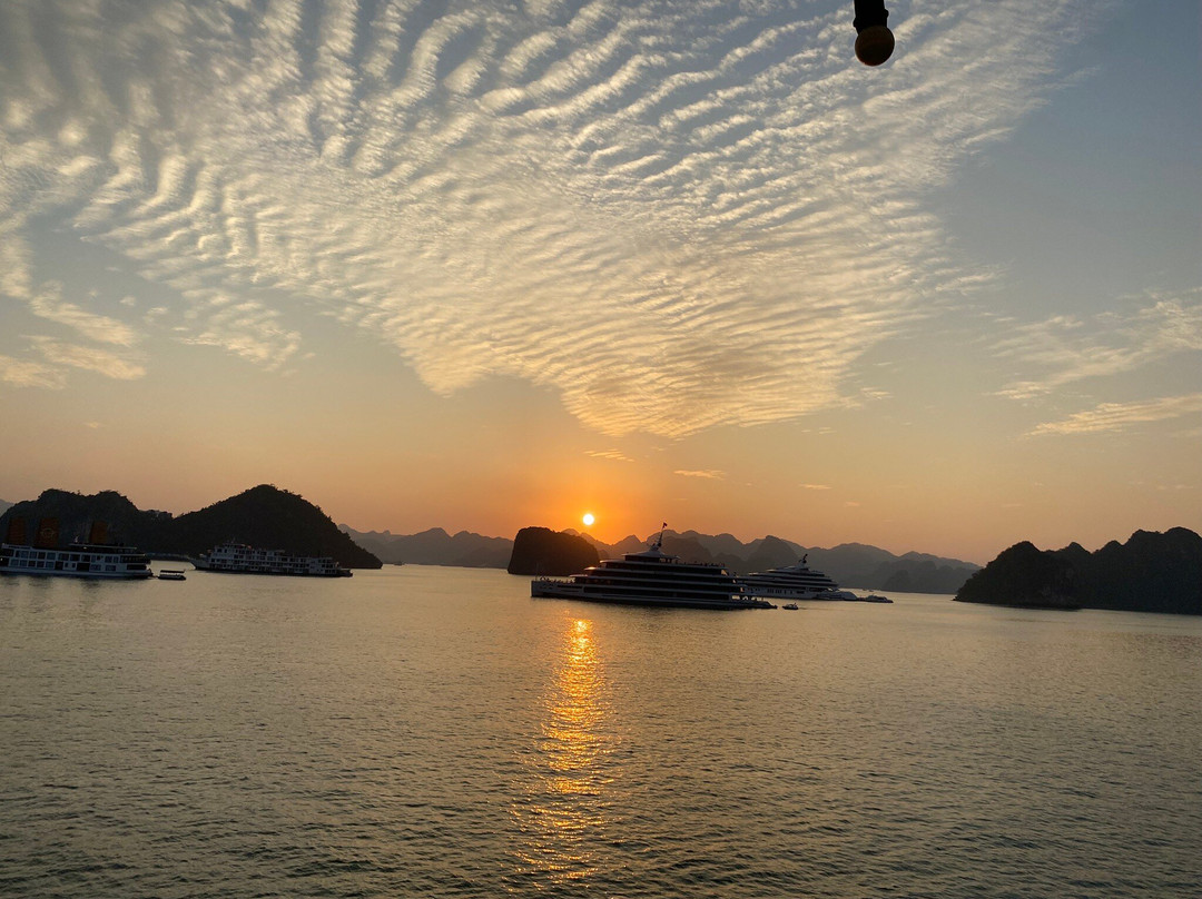 Victory Star Cruise-下龙湾必去景点