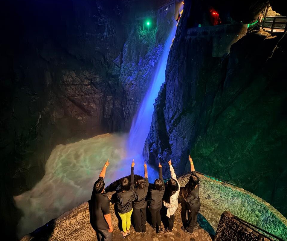 恶魔之炉瀑布-巴尼奥斯必去景点