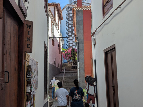 伊斯拉巴哈套房酒店主图