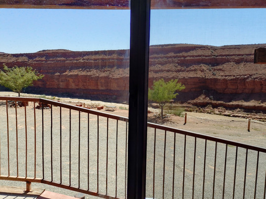 帽子岩酒店主图