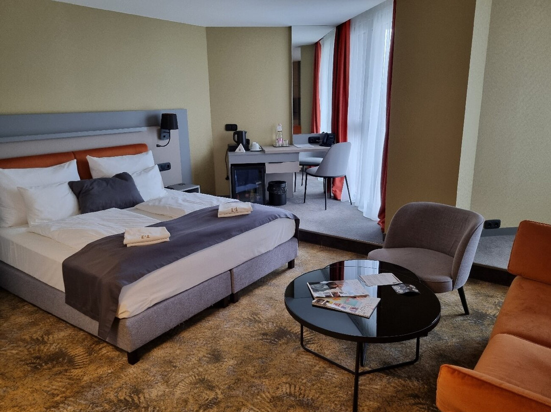 海利肯酒店主图