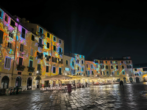 Piazza Anfiteatro-卢卡必去景点